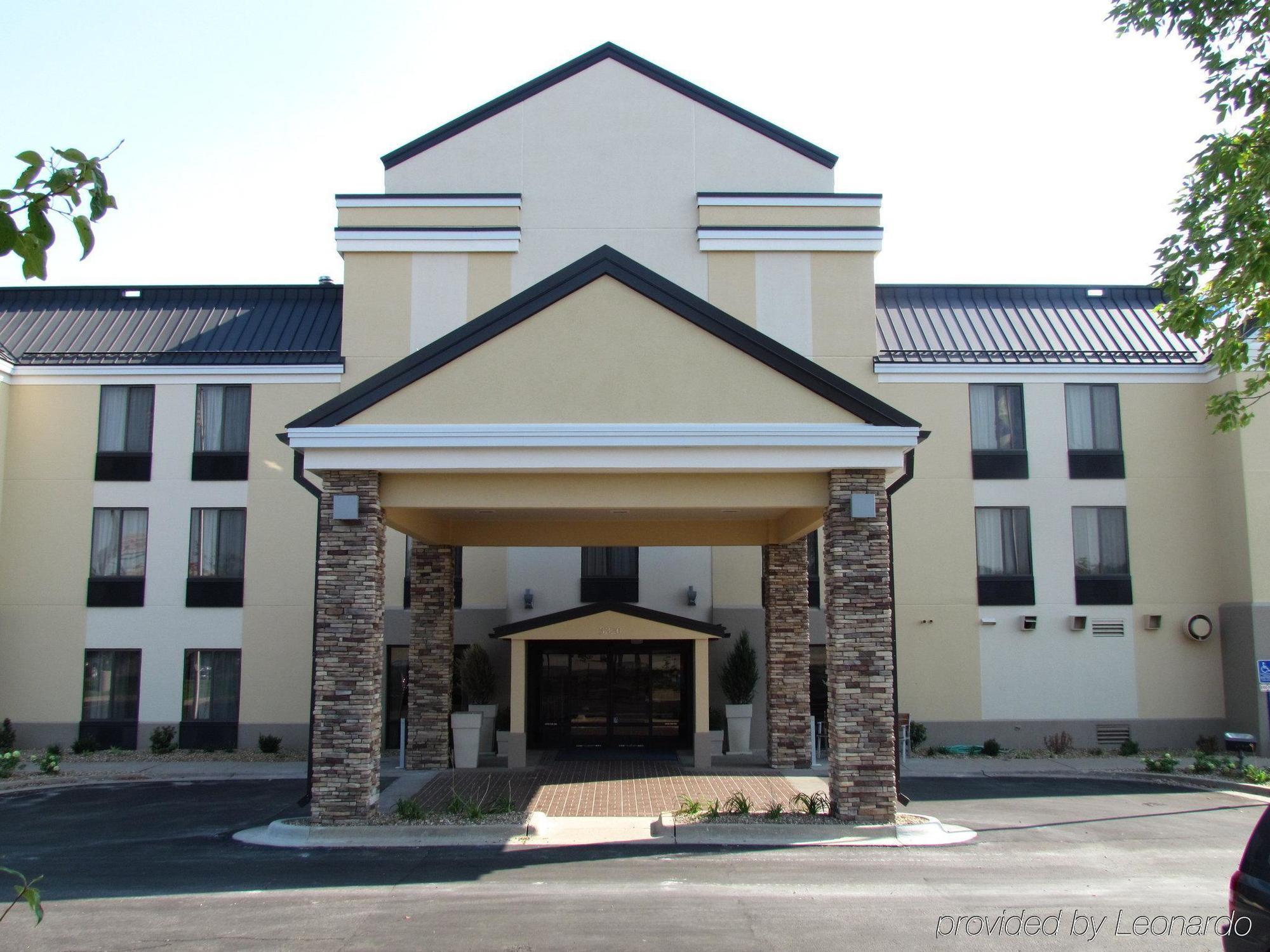 Holiday Inn Express Hotel & Suites Cedar Rapids I-380 At 33Rd Avenue, An Ihg Hotel מראה חיצוני תמונה