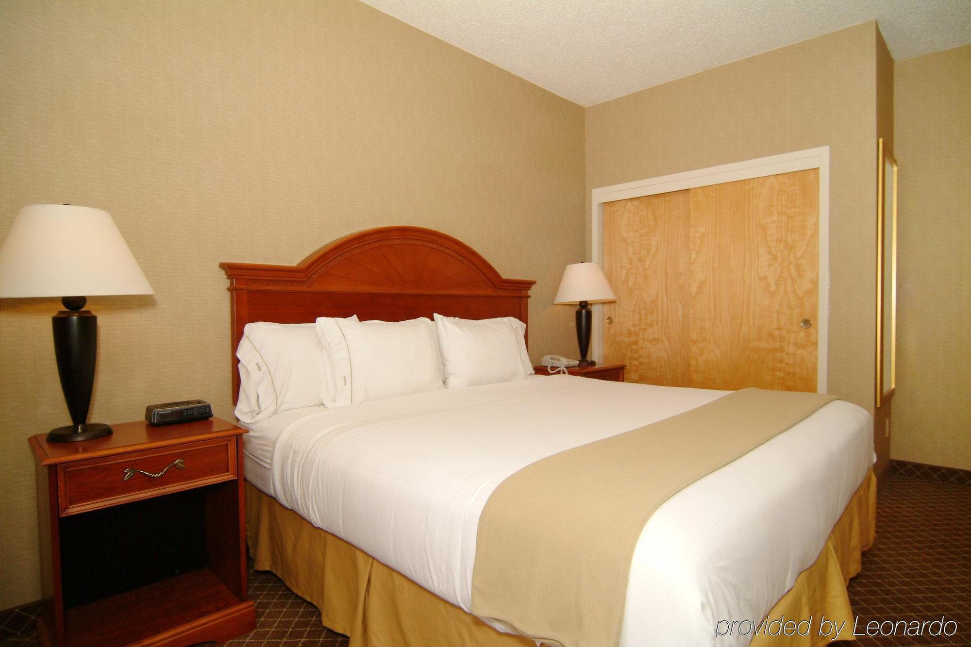 Holiday Inn Express Hotel & Suites Cedar Rapids I-380 At 33Rd Avenue, An Ihg Hotel מראה חיצוני תמונה
